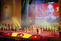 Tiết mục văn nghệ chào mừng Lễ kỷ niệm 70 năm Ngày Toàn quốc kháng chiến. (Ảnh: PV/Vietnam+)