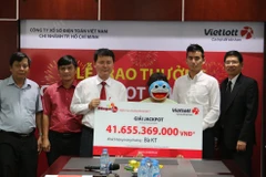 Bà KT đã nhận giải Jackpot trị giá hơn 41,6 tỷ đồng chiều 6/3. (Ảnh: Vietlott)