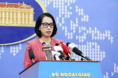 Người phát ngôn Bộ Ngoại giao Phạm Thu Hằng trả lời câu hỏi của phóng viên trong nước và quốc tế. (Ảnh: Phạm Kiên/TTXVN)