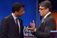 Thống đốc bang Louisiana, Bobby Jindal và cựu thống đốc Texas Rick Perry trong cuộc tranh luận ngày 6/8 tại sân vận động Quicken Loans, Cleveland. (Nguồn: AFP)