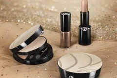 Giorgio Armani tung dòng sản phẩm trang điểm mang sắc màu của cát