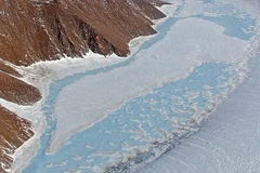 Sông băng tại đông bắc Greenland. (Nguồn: AFP/TTXVN)