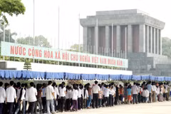 Hơn 103.000 lượt người vào Lăng viếng Bác dịp Lễ 30/4 và 1/5