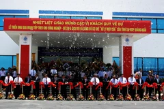 Cắt băng khởi công giai đoạn tiếp theo Khu công nghiệp VSIP. (Ảnh: Sỹ Thắng/TTXVN)