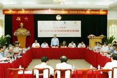 Tọa đàm góp ý vào Văn kiện Đại hội XII của Đảng. (Ảnh: Thế Dân/TTXVN)