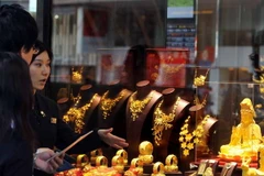 Một cửa hàng vàng tại Hong Kong. (Nguồn: AFP/TTXVN)