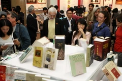 Đưa văn học Việt ra thế giới: Nỗ lực nhiều nhưng vẫn còn chưa đủ