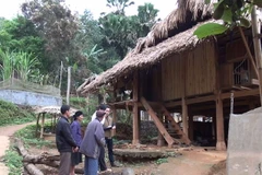 Hà Giang: "Bị" đốc thúc sửa nhà, nhiều hộ chính sách nghèo ôm nợ