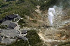 Hơi nước bốc cao ở nhiều điểm tại khu vực núi Hakone. (Nguồn: Kyodo News)