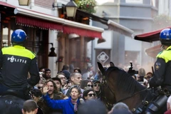 Người dân Hà Lan biểu tình phản đối những người nhập cư ngày 11/10. (Nguồn: AFP)