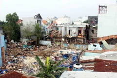 Hiện trường vụ nổ kinh hoàng. (Ảnh: Mạnh Linh/TTXVN)