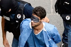 Đối tượng Ayoub El Khazzani bị bắt giữ. (Nguồn: telegraph.co.uk)