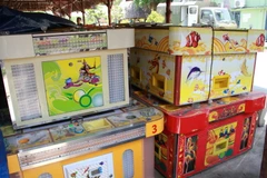 Máy game bắn cá bị thu giữ. (Ảnh: Dương Chí Tưởng/TTXVN)