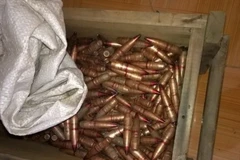 Bắt giữ xe khách chở gần 500 đầu đạn chứa thuốc nổ tại Quảng Nam