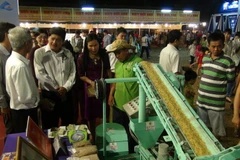 Thiết bị máy sấy lúa tại Hội chợ hàng Việt Nam chất lượng cao năm 2015. (Ảnh: Công Mạo/TTXVN)