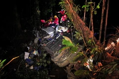 Maroc: Xe buýt vỡ nát sau khi đâm xe tải, 40 người thương vong