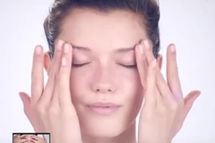 Dưỡng mắt ngay từ tuổi 20 để ngăn chặn những vết chân chim