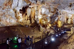 Đề nghị tỉnh Quảng Bình lùi thời điểm tăng phí tham quan, du lịch