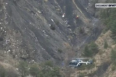 Lãnh đạo Pháp, Đức, Tây Ban Nha tới gần nơi rơi máy bay Airbus