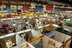 Toàn cảnh các gian hàng tại Hội chợ Thương mại Lào-Việt 2015. (Ảnh: Phạm Kiên/Vietnam+)