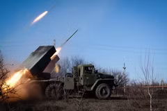 Giao tranh giữa quân đội Ukraine với lực lượng ly khai tại Đông Ukraine. (Nguồn: AFP/TTXVN)