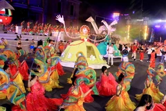 Lễ hội đường phố đa sắc màu trong Festival Biển Nha Trang-Khánh Hòa 2015. (Ảnh: Nhật Anh/TTXVN)