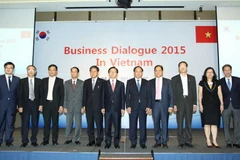 Phó Chủ tịch UBND TP.Hồ Chí Minh Tất Thành Cang và các đại biểu tham dự hội nghị. (Ảnh: Thanh Vũ/ TTXVN)