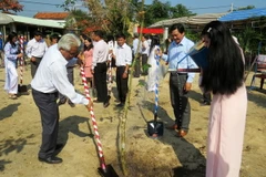 Thành phố Hồ Chí Minh khởi động chương trình Gia đình trồng cây