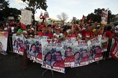 Những người ủng hộ Tổng thống Nicolas Maduro trong chiến dịch vận động tranh cử của ông tại sân vận động ở Caracas ngày 1/12. (Nguồn: AFP/TTXVN)