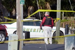 Hiện trường vụ xả súng bên ngoài một văn phòng luật tại thành phố Shalimar, bang Florida. (Nguồn: AP)