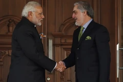 Nhà điều hành cấp cao Afghanistan Abdullah Abdullah (phải) và Thủ tướng Ấn Độ Narendra Modi. (Nguồn: AFP/TTXVN)