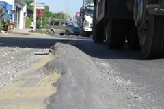 'Sống trâu' trên Quốc lộ 5 đoạn qua Hải Phòng. (Ảnh: Hoàng Ngọc/TTXVN)