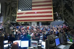 Giao dịch viên làm việc tại sàn giao dịch chứng khoán New York. (Nguồn: AFP/TTXVN)