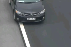 Chiếc ô tô bốn chỗ cố tình đi lùi gần 6km trên tuyến đường cao tốc Hà Nội-Hải Phòng. (Ảnh: VIDIFI cung cấp)