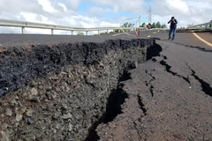 Bộ GTVT yêu cầu xác định nguyên nhân vụ đường 250 tỷ đồng bị nứt toác