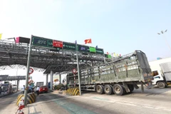 Dự án thu phí tự động không dừng đang liên tục gặp nhiều khó khăn, vướng mắc và có nguy cơ không hoàn thành đúng tiến độ sau khi nhà đầu tư dọa trả dự án. (Ảnh: Huy Hùng/Vietnam+)