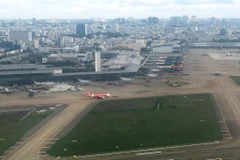 Điều hành trạm kiểm soát không lưu giúp điều hành các chuyến bay an toàn. (Ảnh: Việt Hùng/Vietnam+)