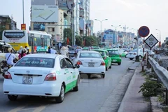 Xe taxi thay mới, tăng thêm sẽ áp dụng 5 màu sơn chung để phân biệt taxi Hà Nội với các tỉnh, thành khác. (Ảnh: Minh Sơn/Vietnam+)