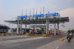 Thu phí tự động không dừng liên tục bị chậm tiến độ. (Ảnh: Việt Hùng/Vietnam+)