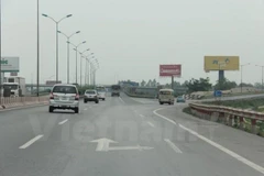 Phương tiện lưu thông trên đường cao tốc. (Ảnh: Việt Hùng/Vietnam)