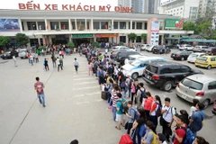 Hà Nội đã lên các phương án để ngăn chặn việc đầu cơ, tăng giá xe khách trái phép dịp 30/4 và 1/5. (Ảnh: Minh Sơn/Vietnam+)