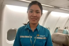 Chị Phùng Thị Ngọc - nữ nhân viên Công ty Dịch vụ mặt đất sân bay Việt Nam trả lại gần 1 tỷ đồng cho hành khách bỏ quên trên máy bay tại Tân Sơn Nhất. (Ảnh: Anh Tuấn/Vietnam+)