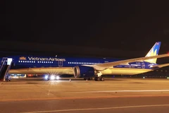 Máy bay Boeing 787-10 Dreamliner của Vietnam Airlines hạ cánh tại sân bay quốc tế Nội Bài. (Nguồn ảnh: VNA)