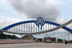 Trạm thu phí Quốc lộ 18. (Ảnh: Văn Đức/Vietnam+)