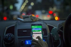 Xe taxi và taxi công nghệ sẽ được quản lý thông qua thiết bị giám sát hành trình và bằng chính phần mềm của doanh nghiệp. (Nguồn ảnh: Bloomberg)