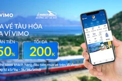 Hành khách sẽ có thêm lựa chọn thanh toán điện tử khi mua vé tàu. (Ảnh: Trâm Anh/Vietnam+)
