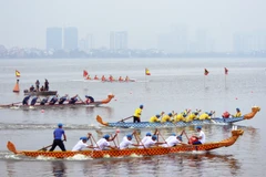 Lễ hội Bơi chải thuyền rồng Hà Nội mở rộng năm 2019 có 33 đoàn với 43 đội tranh tài trong 2 ngày 16-17/2. (Ảnh: Việt Hùng/Vietnam+)