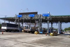 Trạm BOT Cai Lậy sau hơn 2 năm vẫn chưa thể thu phí trở lại. (Ảnh: Nam Thái/TTXVN) 