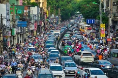 Bộ Giao thông Vận tải lại đề xuất dán chữ phản quang trên kính trước và sau nhằm dễ nhận diện ứng dụng công nghệ gọi xe. (Ảnh: Minh Sơn/Vietnam+)