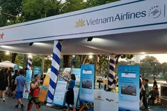 Các gian hàng của Vietnam Airlines và Jetstar Pacific sẽ bán nhiều loại vé máy bay ưu đãi, hấp dẫn. (Ảnh: Việt Hùng/Vietnam+)